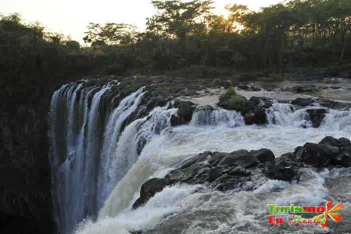 Salto de Eyipantla en Catemaco, Veracruz Salto de Eyipantla en Catemaco, Veracruz