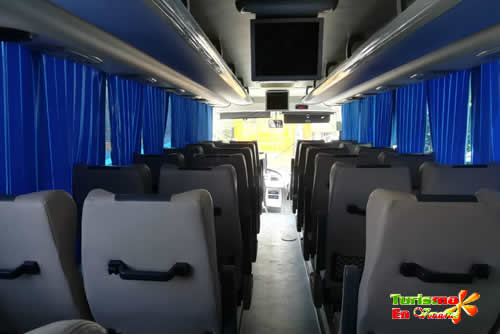 Servicio De Transporte Para Viajes Turísticos y Excursiones En Autobús Servicio De Transporte Para Viajes Turísticos y Excursiones En Autobús