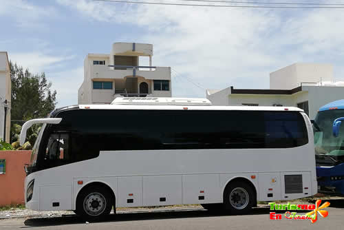 Servicio De Transporte Para Viajes Turísticos y Excursiones En Autobús Servicio De Transporte Para Viajes Turísticos y Excursiones En Autobús