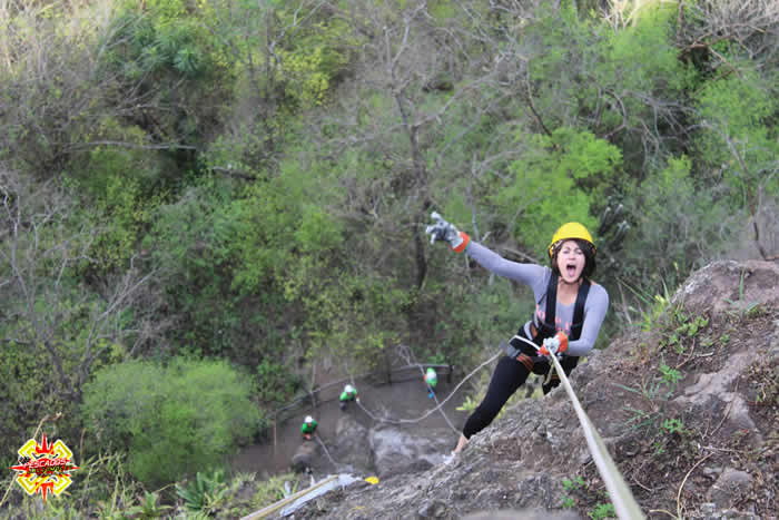 Rappel en pared natural en el río Pescados, Jalcomulco Veracruz Rappel en pared natural en el río Pescados, Jalcomulco Veracruz