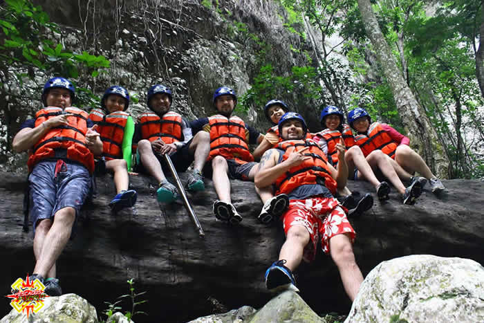 Aventureros y turistas en el río Pescados ubicado en Jalcomulco, Veracruz Aventureros y turistas en el río Pescados ubicado en Jalcomulco, Veracruz