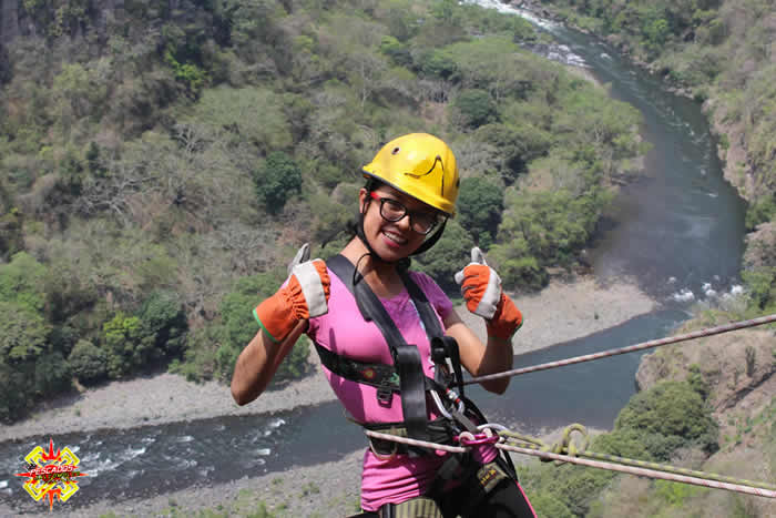 Rappel en pared natural en el río Pescados, Jalcomulco Veracruz Rappel en pared natural en el río Pescados, Jalcomulco Veracruz